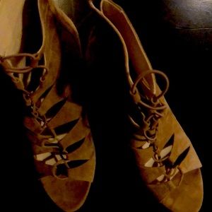 Kenneth Cole sued high heels 👠 size 10